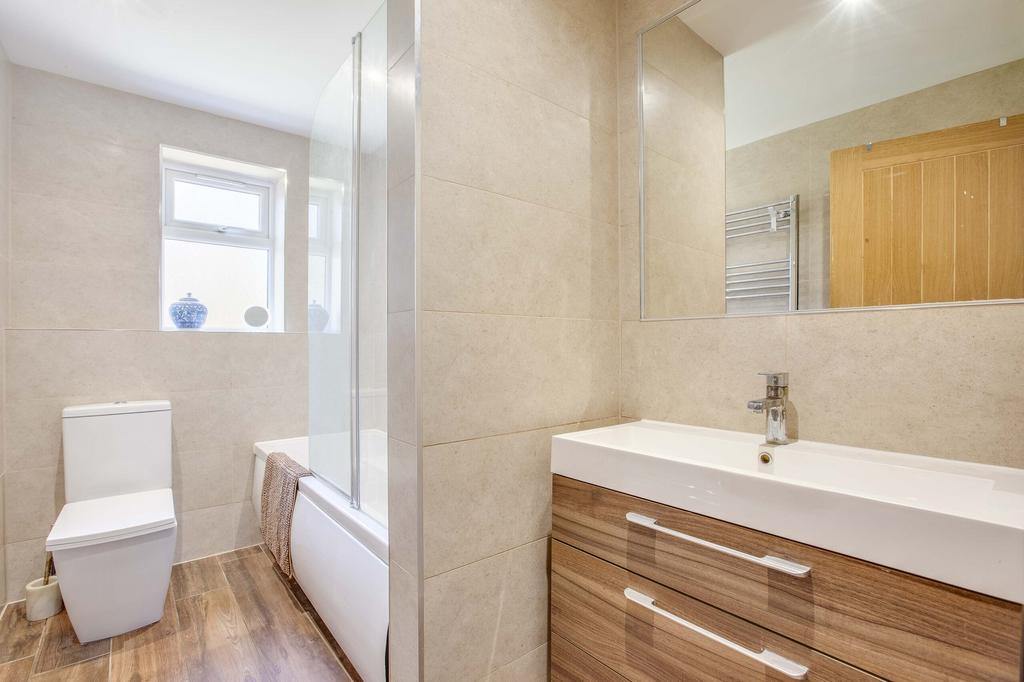 41 Whurley Way, SL6 7 SU (LOW RES)-3