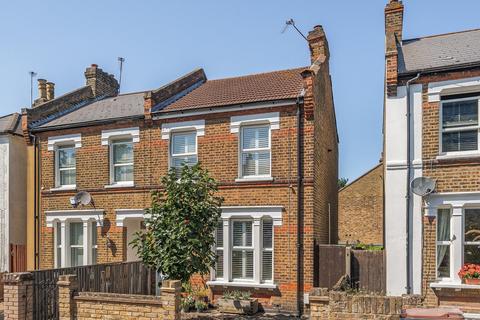 37 Chaffinch Road, Beckenham, BR3 4LT