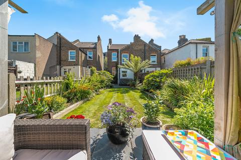 37 Chaffinch Road, Beckenham, BR3 4LT