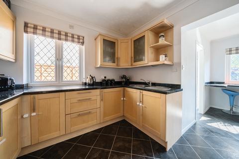 9 Parkfield Way, Bromley, BR2 8AE