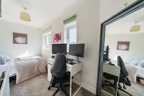 9 Parkfield Way, Bromley, BR2 8AE