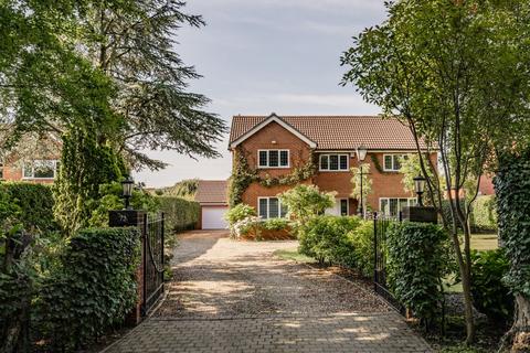 4 bedroom detached house for sale, Long Road, Framingham Earl, Norwich