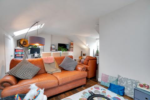 2 bedroom apartment for sale, Highbury Hill, Highbury, London, N5