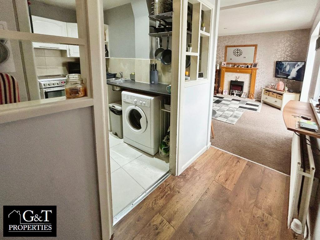 Hallway/kitchen