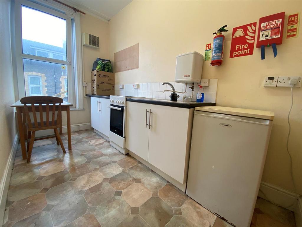 Kitchen1.jpg