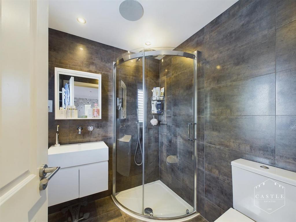 Ensuite shower room