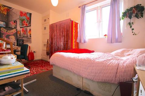 5 bedroom flat to rent, Ellsworth Street, London E2