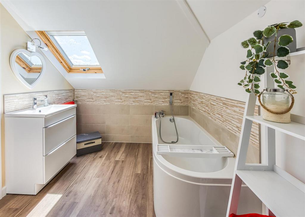 Heathlands-bed2 ensuite.jpg