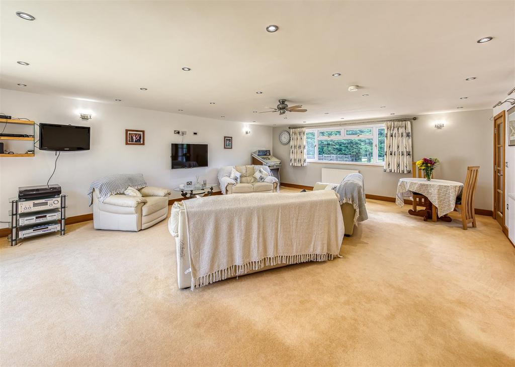 Heathlands-reception room1.jpg