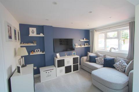 3 Carpenter Close, Billericay, CM12 0EA