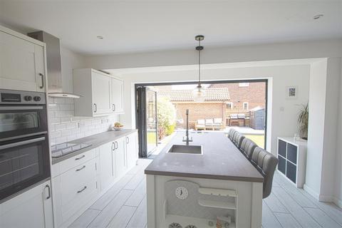3 Carpenter Close, Billericay, CM12 0EA