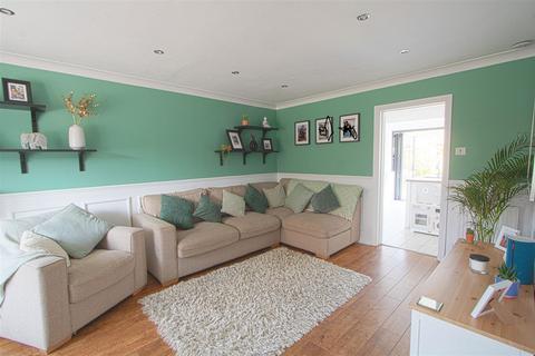 3 Carpenter Close, Billericay, CM12 0EA
