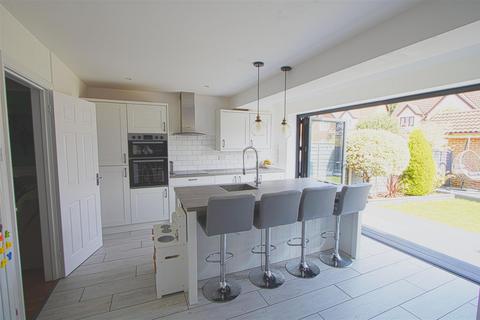 3 Carpenter Close, Billericay, CM12 0EA