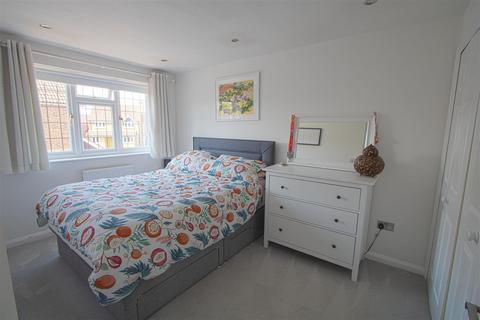 3 Carpenter Close, Billericay, CM12 0EA