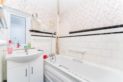 97 Beechmount Avenue, London, W7 3AF