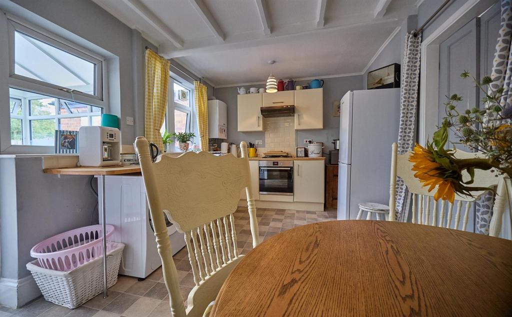 Fitted dining kitchen