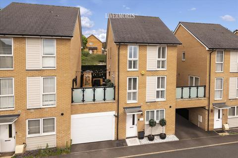 16 Foster Drive, Dartford, DA1 5UB