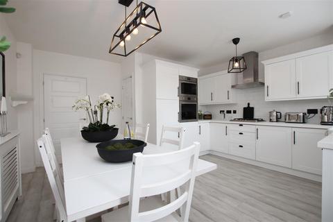 16 Foster Drive, Dartford, DA1 5UB