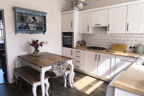 59 Thomas Street, Lees, Oldham, OL4 5BU