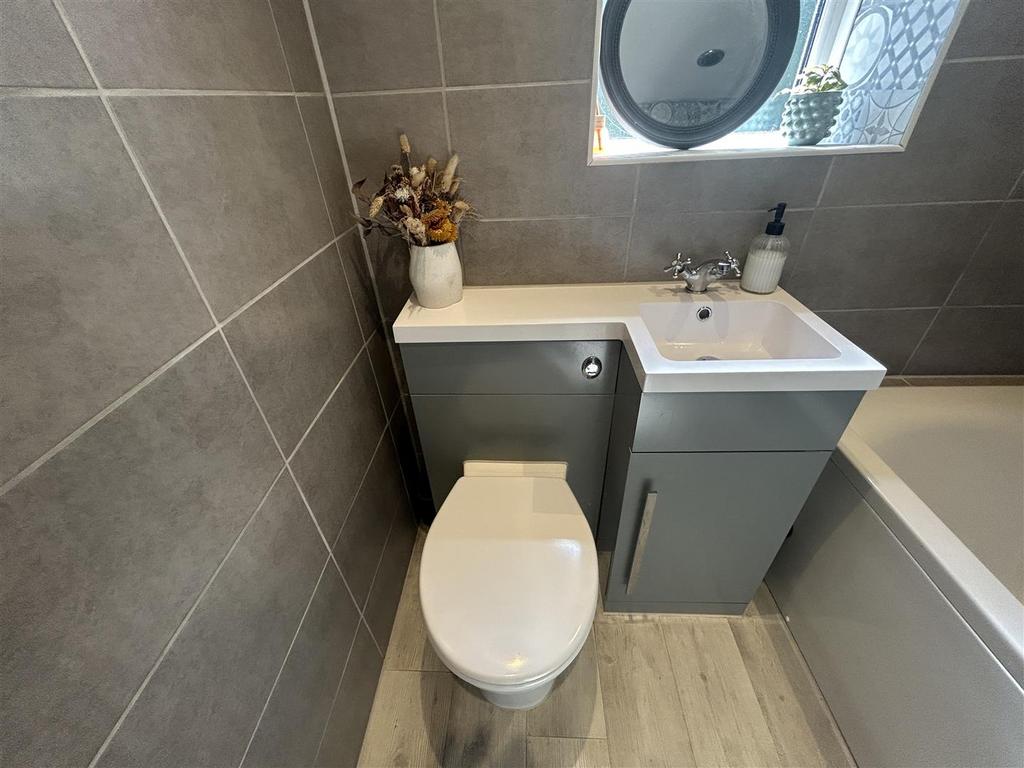 BATHROOM & WC