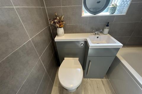 59 Thomas Street, Lees, Oldham, OL4 5BU