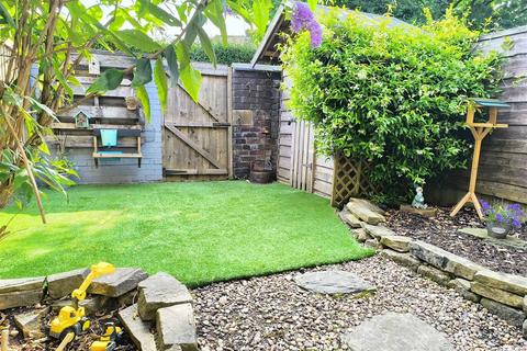 59 Thomas Street, Lees, Oldham, OL4 5BU