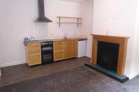 2 bedroom end of terrace house to rent, Lane Ends Green, Hipperholme, Halifax