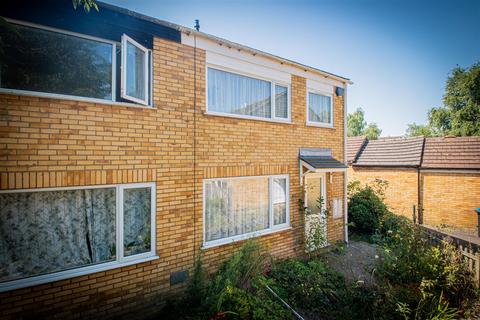 3 bedroom semi-detached house to rent, Harlans Close, Eaglestone