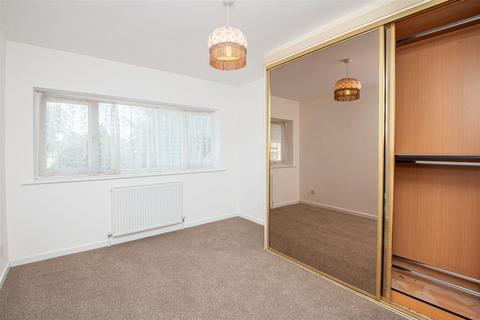 3 bedroom semi-detached house to rent, Harlans Close, Eaglestone