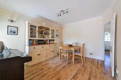22 Ferndale Road, Banstead, SM7 2EX