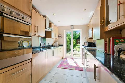 22 Ferndale Road, Banstead, SM7 2EX