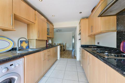 22 Ferndale Road, Banstead, SM7 2EX