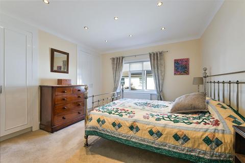 22 Ferndale Road, Banstead, SM7 2EX