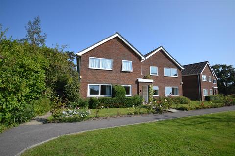 2 bedroom apartment to rent, Mariners Court, Lymington