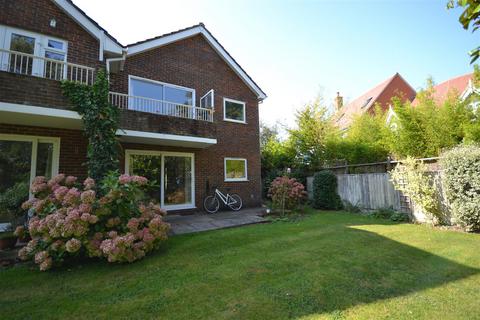 2 bedroom apartment to rent, Mariners Court, Lymington