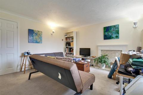 3 bedroom end of terrace house to rent, Bramble Walk, Lymington