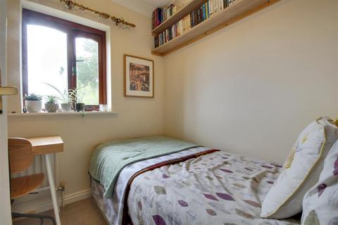 3 bedroom end of terrace house to rent, Bramble Walk, Lymington