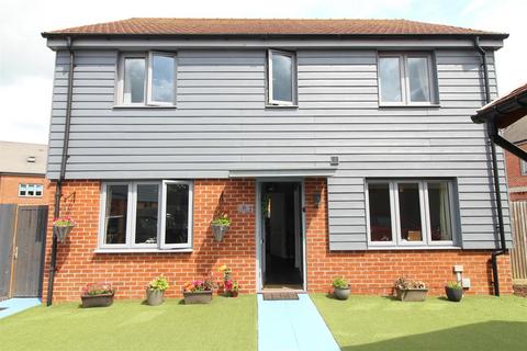 4 bedroom detached house for sale, Wheatstone Avenue, Minster On Sea, Sheerness