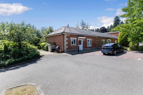 2 bedroom bungalow for sale, Gatehouse Lodge, Redhill RH1