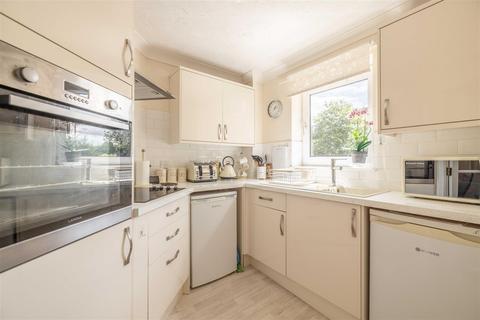 2 bedroom apartment for sale, The Meads, Green Lane, Windsor