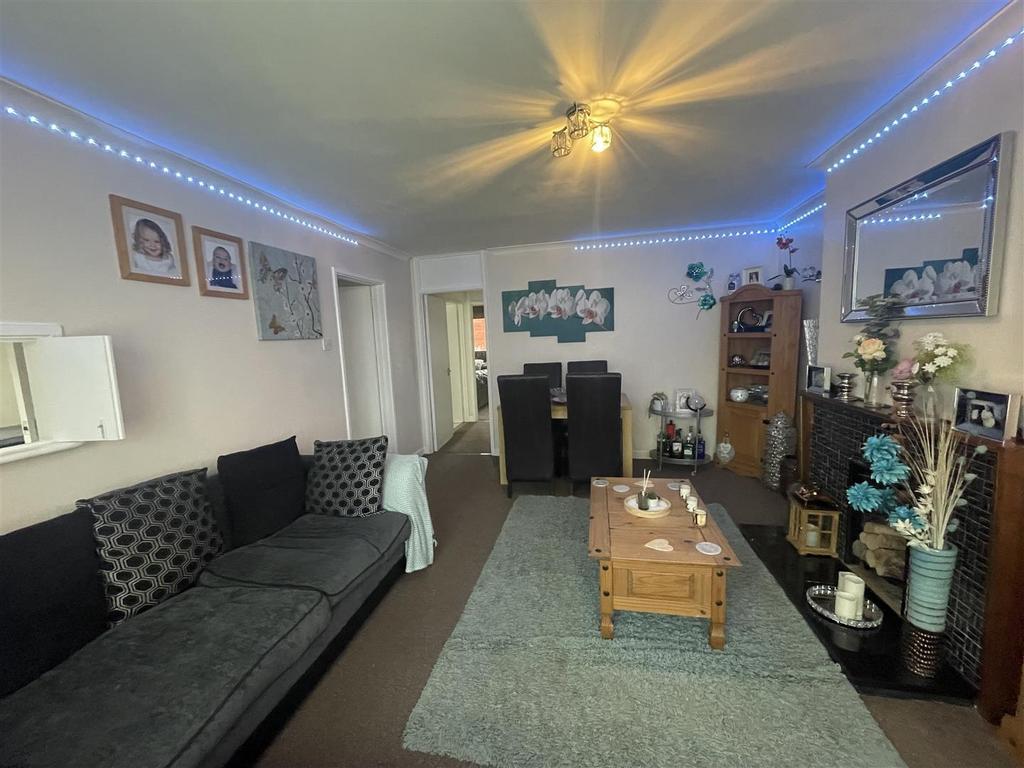 LIVING ROOM.jpg