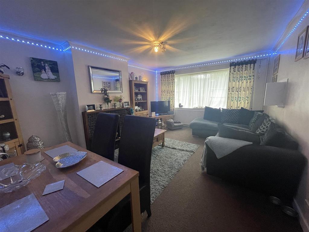 LIVING ROOM 1.jpg