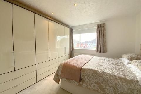 8 Gedney Close, Grimsby, DN37 9SB