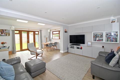 3 bedroom detached house for sale, Chyngton Avenue, Seaford