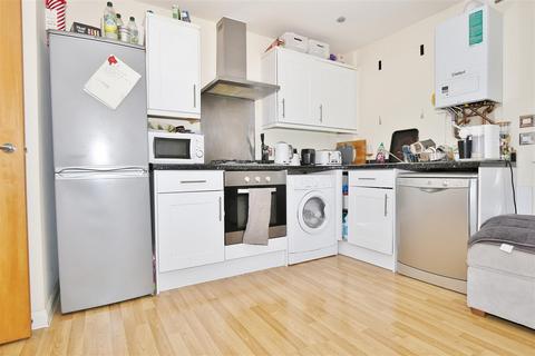 2 bedroom apartment to rent, Stone Court, Borough Green, Kent