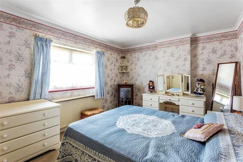 56 Chestnut Copse, Oxted, RH8 0JJ