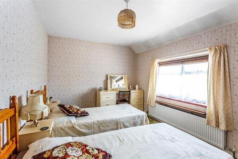 56 Chestnut Copse, Oxted, RH8 0JJ