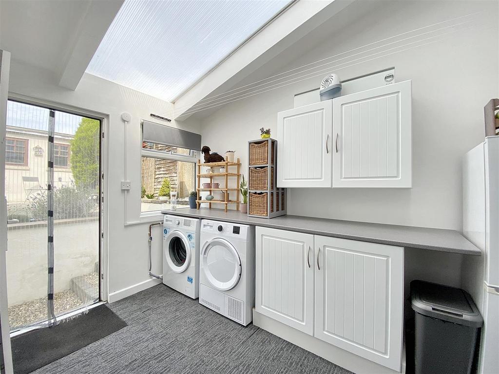 889 A9 C9 F-C041-4 EE5-AB55-F8 ADFB940 D07.jpg