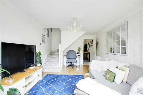 14 Farriers Close, Bovingdon, Hemel Hempstead, HP3 0UL