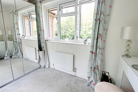 14 Farriers Close, Bovingdon, Hemel Hempstead, HP3 0UL